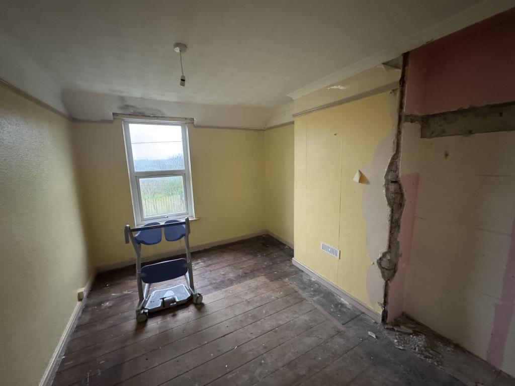 Lot: 154 - SEMI-DETACHED HOUSE FOR IMPROVEMENT - View of bedroom one